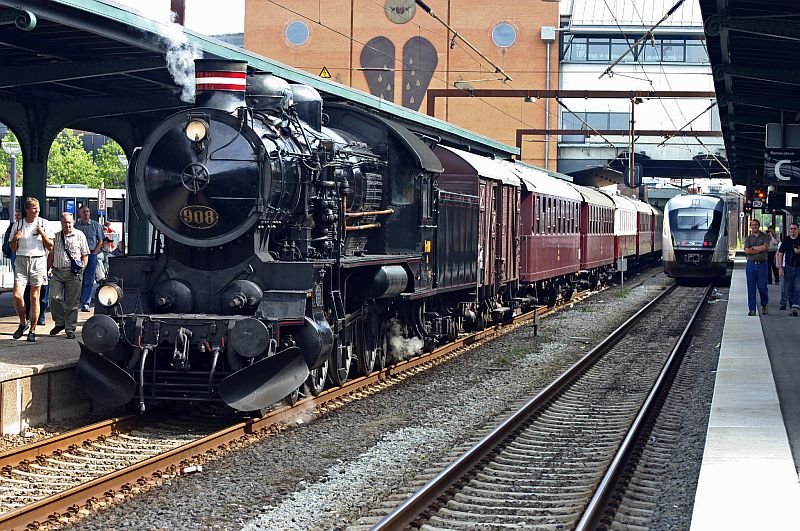 Steam train in Odense with engine No 908  - 19.08.2006.jpg
