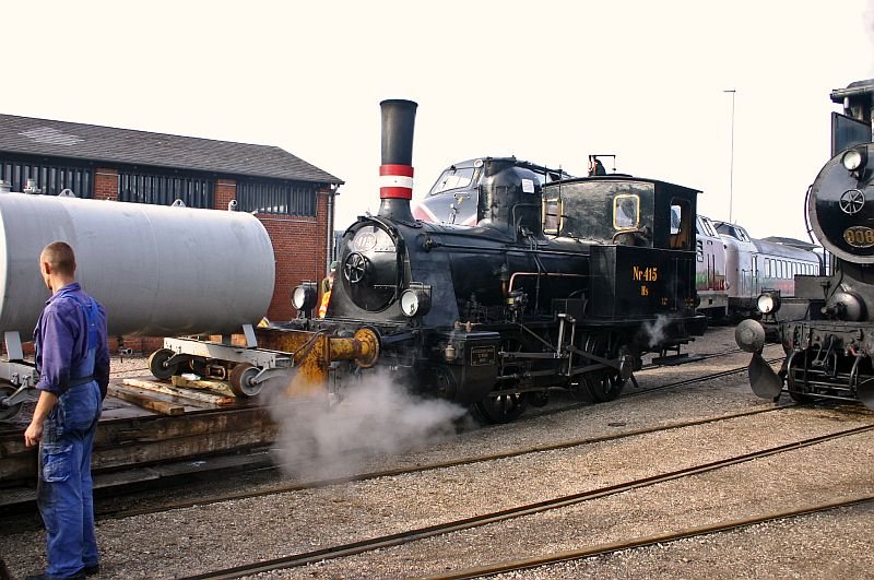 Here is the 415 shunting.