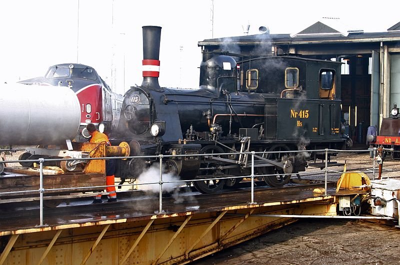 This is a clear photo of the engine while the next picture...