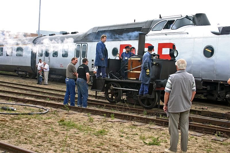 No. L2 passes some people and the "younger" railcar.