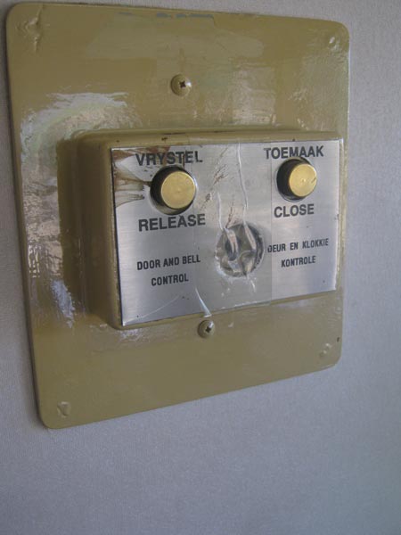 Door release and close buttons