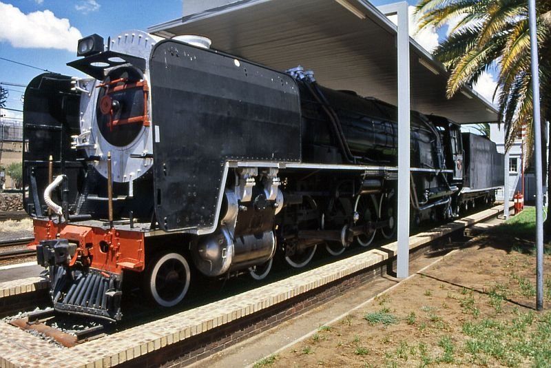 25NC 3411 at Kimberly station.