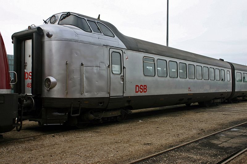 The driving trailer of the railcar. It is possible to couple two driving trailers and then you can change from the one to another railcar because these driving trailers have doors in the front.
