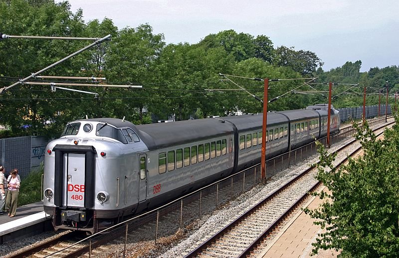 It is still time to take a picture of the train.