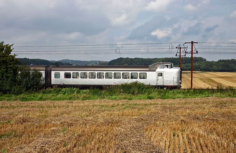 A side view at the driving trailer.