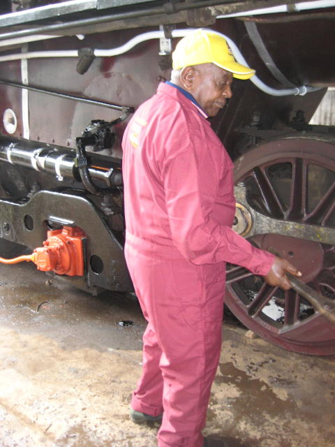 Fireman James lubricates 3020 (actually he's also an old driver, but acting as fireman)