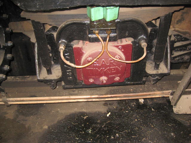 The wheel bearing covers have been repainted from red to maroon - they look much better like this. Loco...