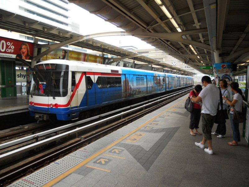 Final train photo in the alternate motive power section. Here we see the BTS Skytrain system that traverses most of the city via two routes. Delightfully air-conditioned and very frequent.
