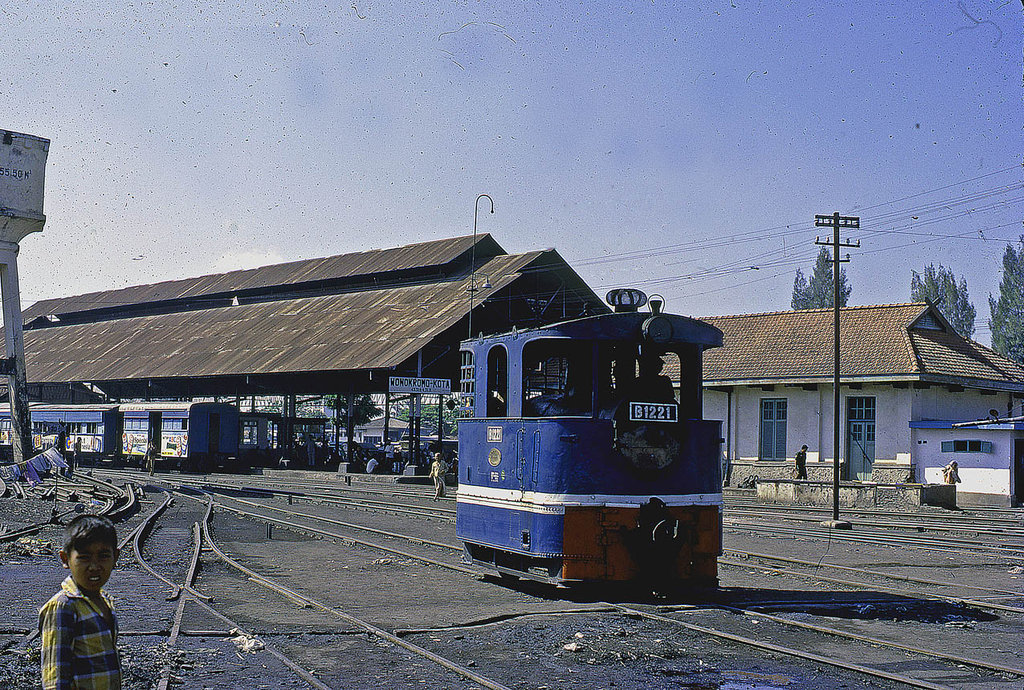 B12 21 off shed Wonokromo August 1973.jpg