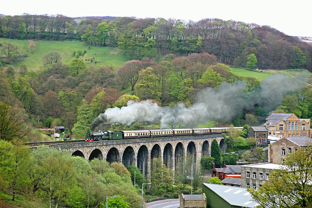 IMG_0446. No. 5043 makes light work of the 1 in 68 gradient to Copy Pit summit as it crosses Lydgate viaduct.