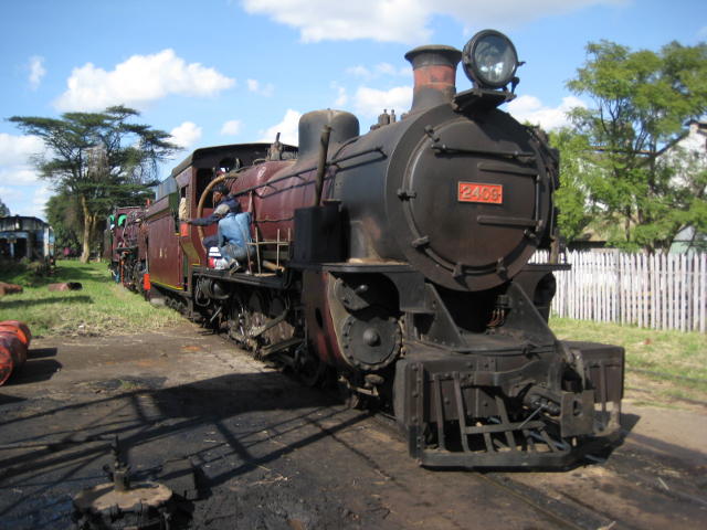 But in the meantime someone at RVR had turned off the water mains. A call to the the chief engineer elicited a promise that someone would come and turn it on again, but that someone never arrived, so it was decided to move 2409 (hauled by 3020) to the locos' auxiliary water tank and fill up from there.