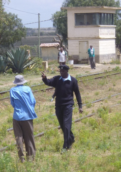 110519Th-P1000293-Kenya-Longonot-armedguard-RSmith.jpg