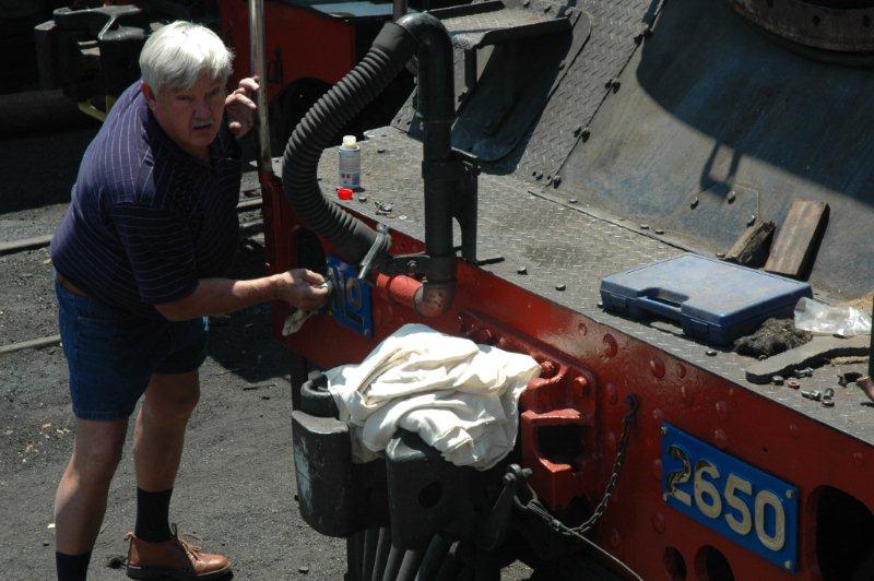 New member Thys fits the buffer plates on 19D 2650 that he had painted and polished up