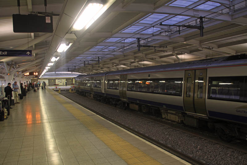 OR Tambo station layout