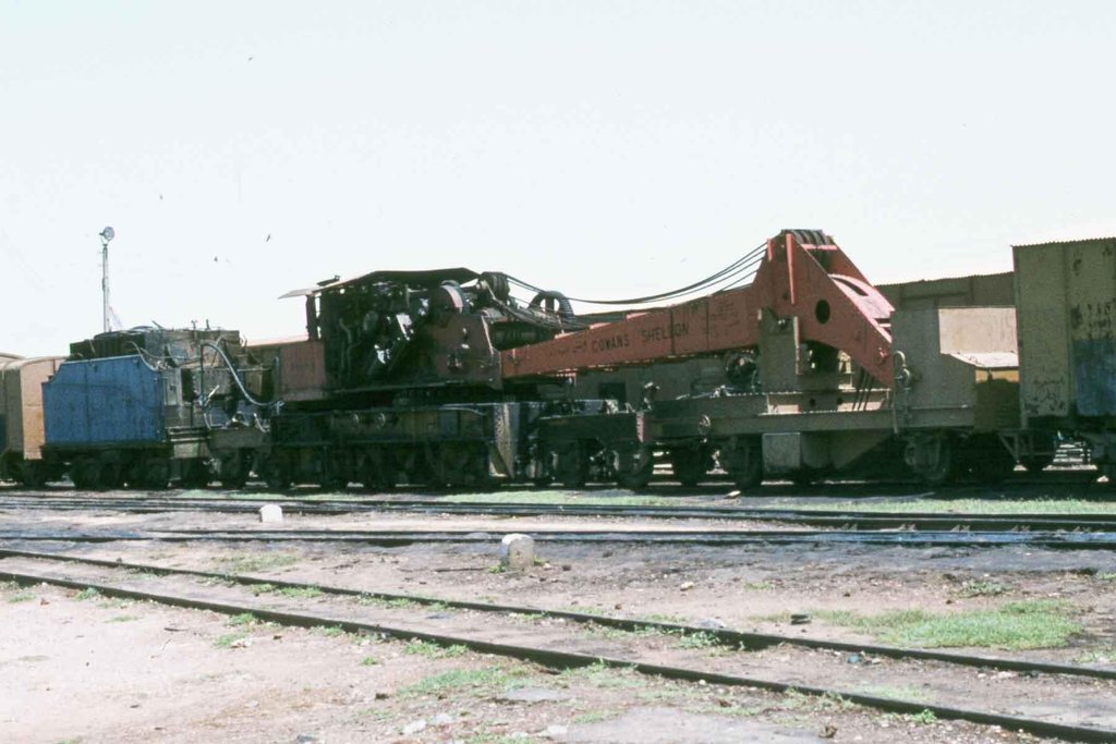 Steam Crane -SR no 8 at  Kosti 13Sep81.jpg