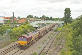 66207 arriving at Ashchurch with 6Z12, the 07.30 from Bescot, carrying bottled wate