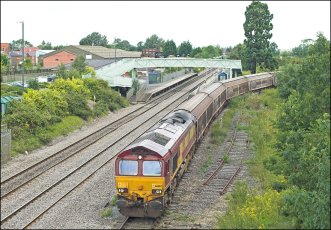 66207 arriving at Ashchurch with 6Z12, the 07.30 from Bescot, carrying bottled wate