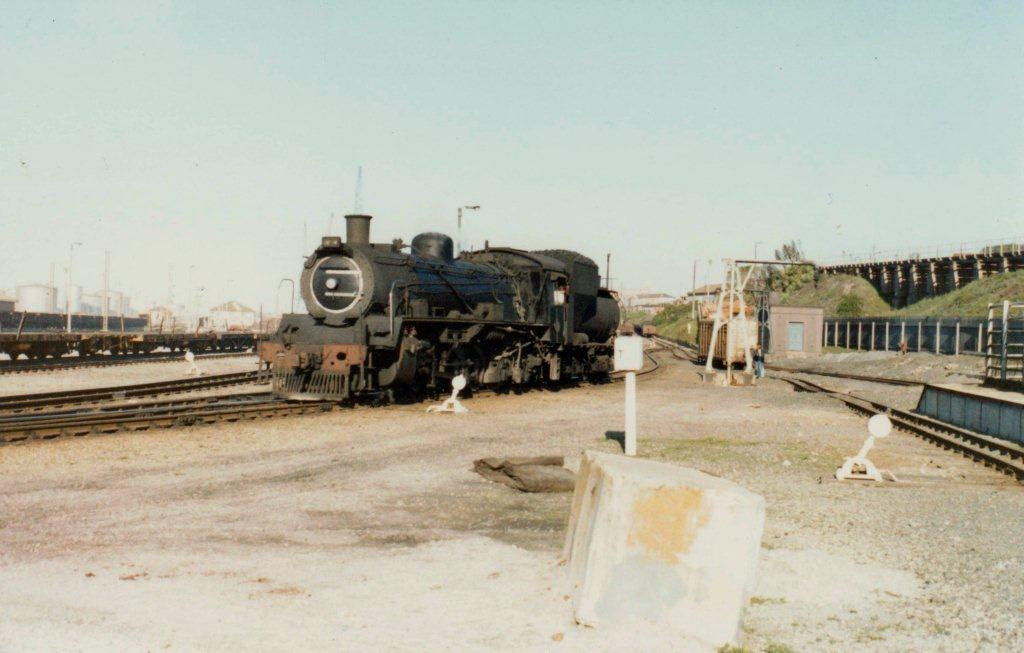 24  3664 shunt PE hawe skakel 18 op 26-7-1984 -drywer JJ Minnie, -stoker GG Ruddy.jpg