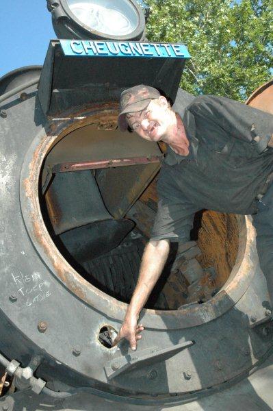 Spikkels points out where the faulty tube was removed from.