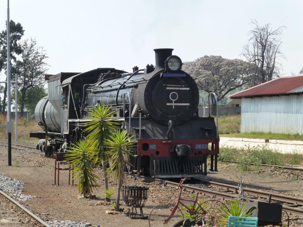 2650 runs round her train at Cullinan