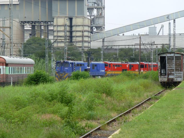 A TFR freight train pulls into Hercules yard