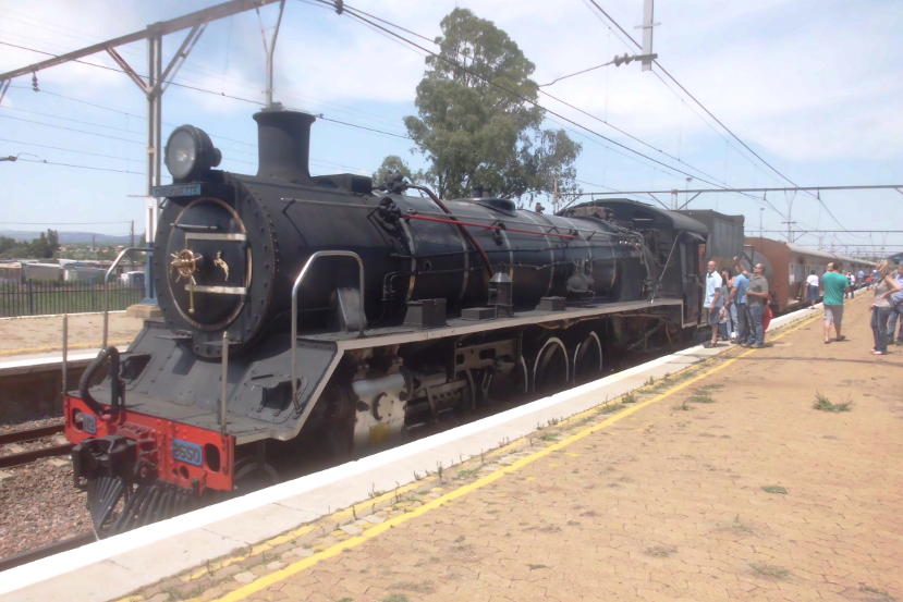 0-2014-11-29 10.03 Uhr Halt in Eerste Fabriek Station Lok 19D No. 3650 Cheugnette.JPG