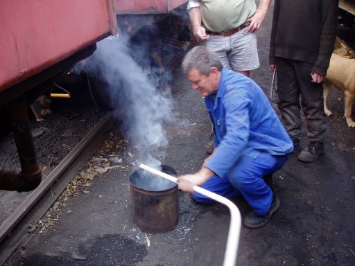 Steve keeping warm.<br /><br />Photo by John Ashworth, 04/07/07.