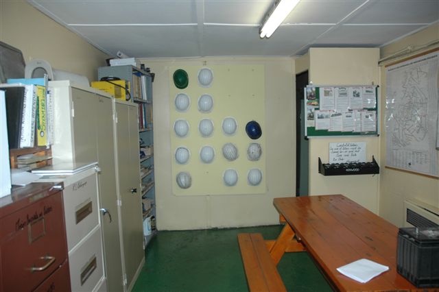 How neat and tidy and safety concious they are at Ref Steamers. Well done.