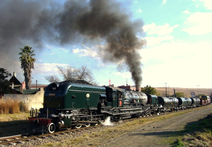 Steaming out of Magaliesburg with 550 tons