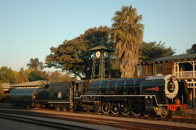 "It's 5 pm on a Monday, and the regular NC shuffles in..", Billy Joel once sang. At rest and being admired by passengers prior to boarding the train, the locomotive on duty will stand posing alongside the Rovos platform, while the clock slowly ticks and the sun slowly sets. AAAh!