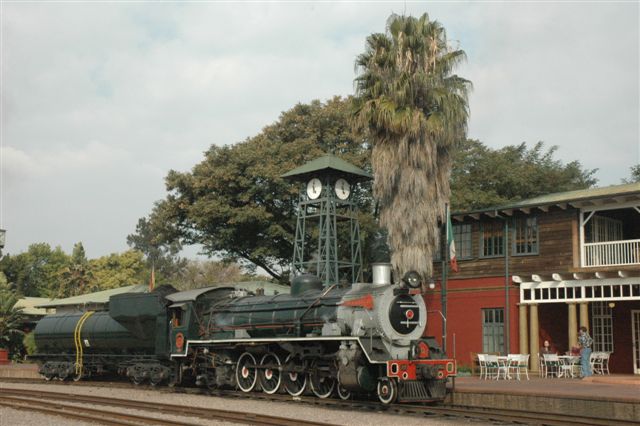 Posing alongside Rovos departure platform, their last operational 19D locomotive number 3360 provides an interesting conversation piece for waiting passengers. This locomotive is no stranger to Capital Park depot, as she was a prestige engine in steam days.