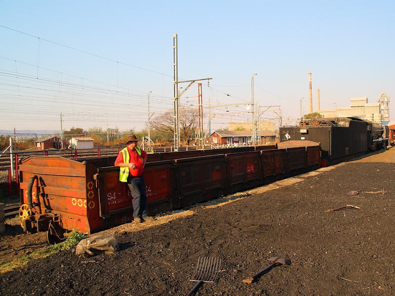 John stops the wagons moving.<br />K R Wilson-Smith 27/07/08