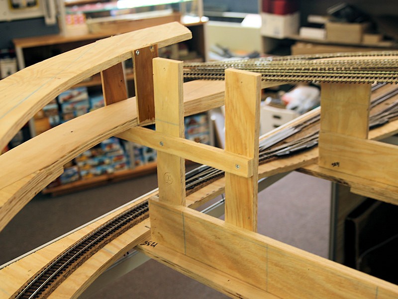 Photo 1 shows some of the spiral detail. Nothing special here - just common sense, a number of small sections (so the curvature can be adjusted), as well as use of ofcuts. The important thing to note is good solid construction.