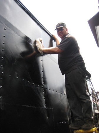 Gabor cleans the tender