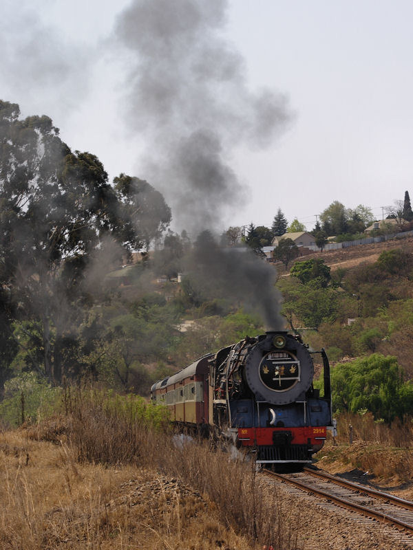 Pulling up the hill -  - photo by L Geldenhuys 24/09/2007