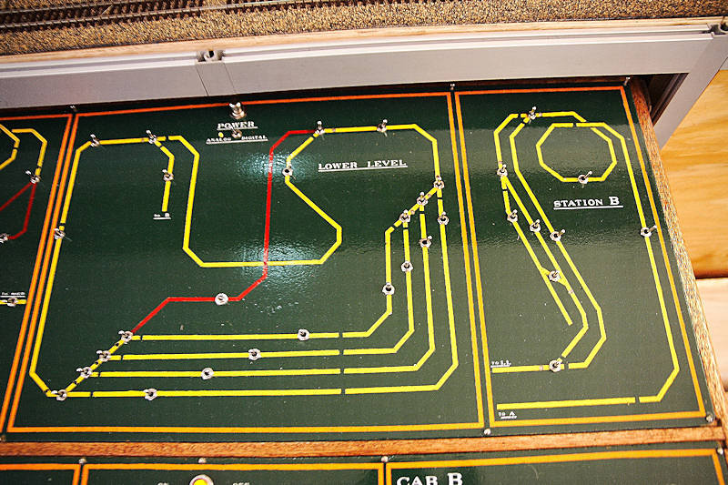 Photo 3 - Right detail.