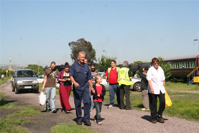 Driver Cliff arrives with grandchild<br /><br />Photo by Chris Janisch 04/11/07