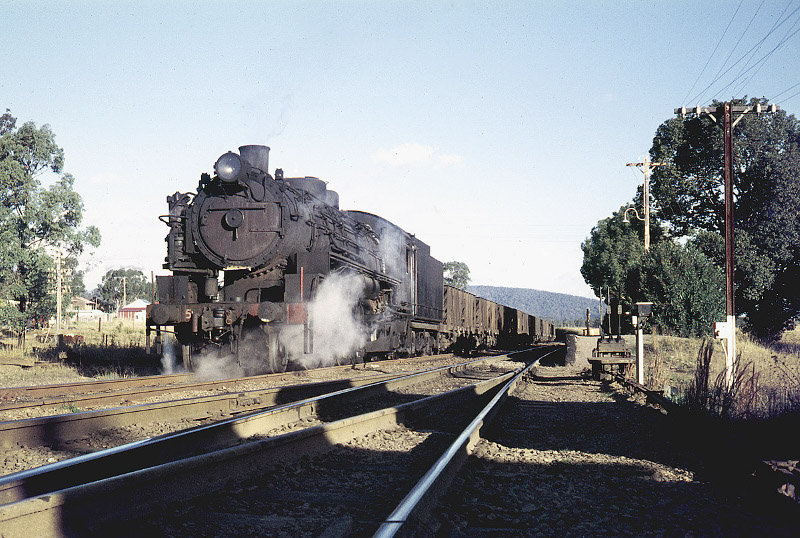 5912 Martins creek Ballast train 01061972.jpg