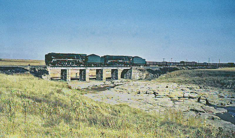 15Fs 3002 2986 approaching Utrecht  1977.jpg
