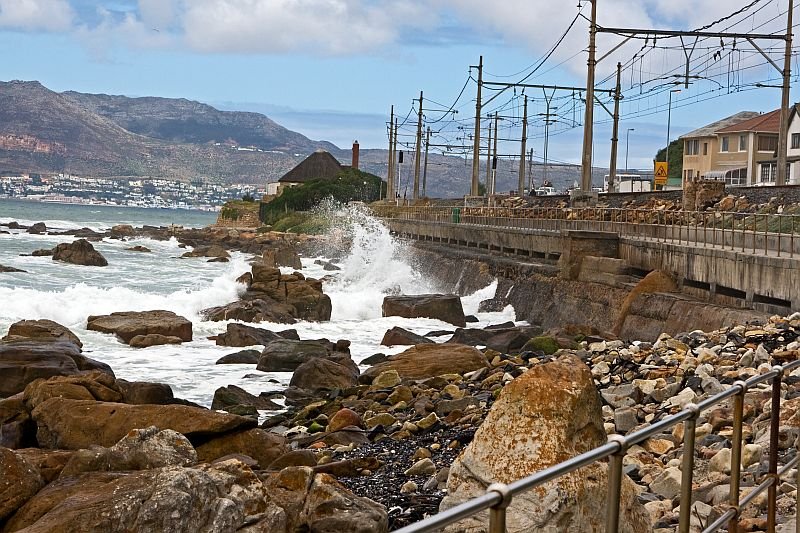 2009_IMG_1149 Indischer Ozean ganz wild - Muizenberg 2009-10-28.jpg