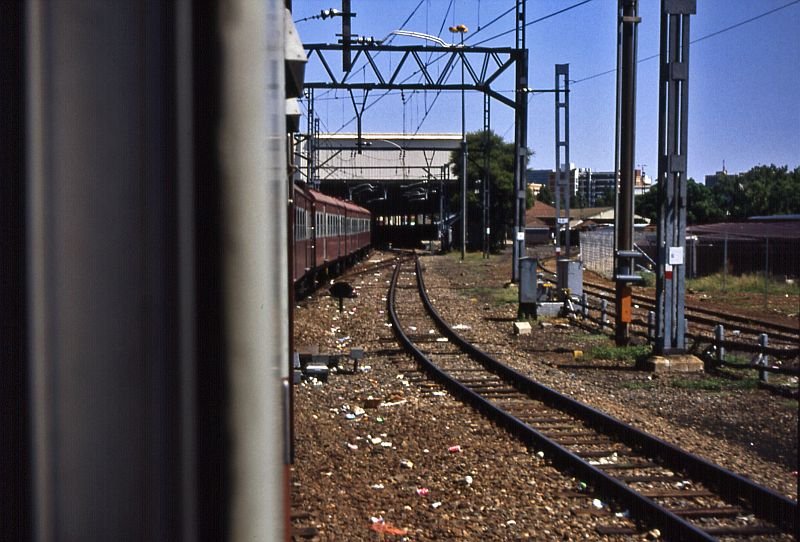 Metro train arrives at Pretoria, 05.09.1995