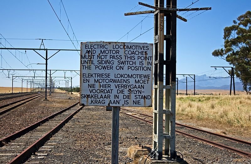 Another sign for drivers. On the main line (on the left in the picture) came unfortunately no train when I was there.