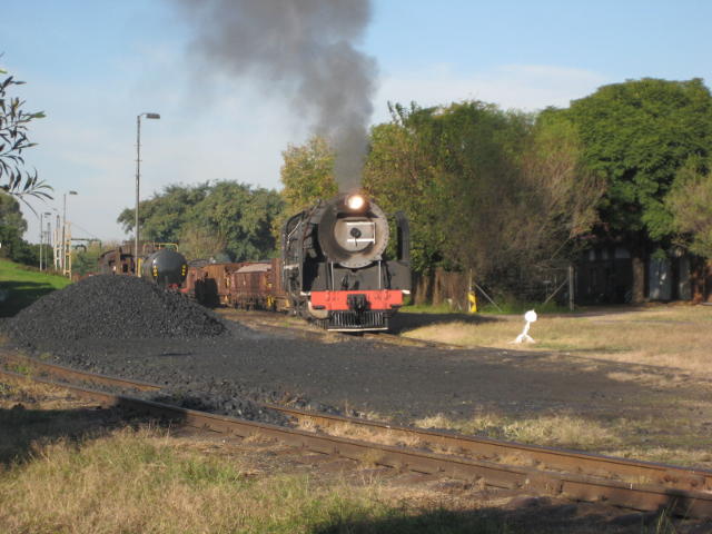 3117 hauls a ballast train out of Capital Park depot