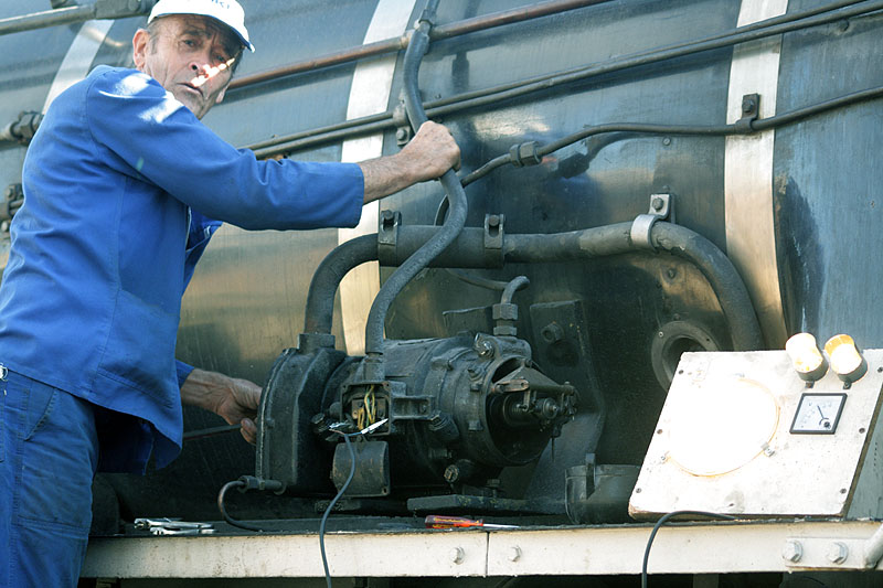 Robert Dadford fixes generator.jpg