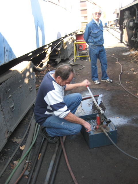 Les pumps up 3664's boiler for a hydraulic test, while Des looks on. Apart from one leaking tube, the boiler looked good