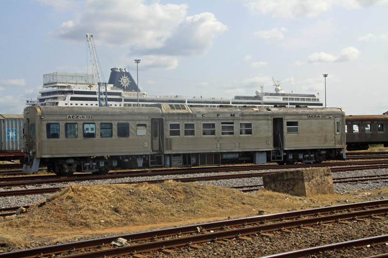 What appears to be an old DMU, out of use as usual. Check out the more impressive Sinfonia in the background!