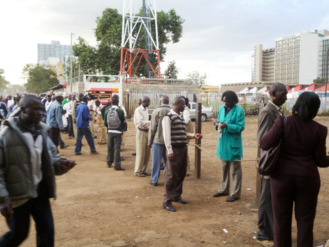 110523M-P1000551-Nairobi-forecourt_ticket_selling-RSmith.jpg