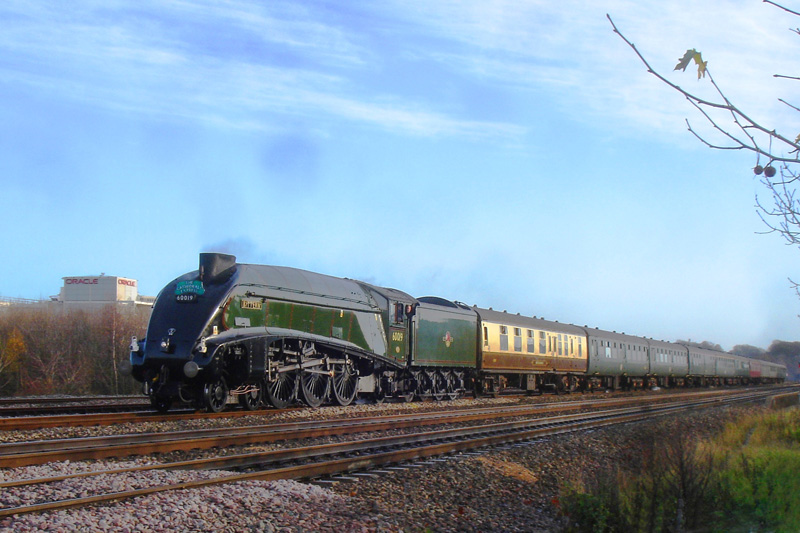 60019 approaching Reading 1 Ian Cook .jpg