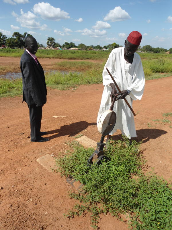 Santino demonstrates another points lever as Chol looks on
