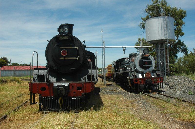 Cullinan has not had a double header since a steam safari some years back. Rovos Rail class 19D 3360 and FOTR class 14 3664 Joanna at Cullinan. FOTR is extremely grateful to Rovos Rail for the use of their locomotive.